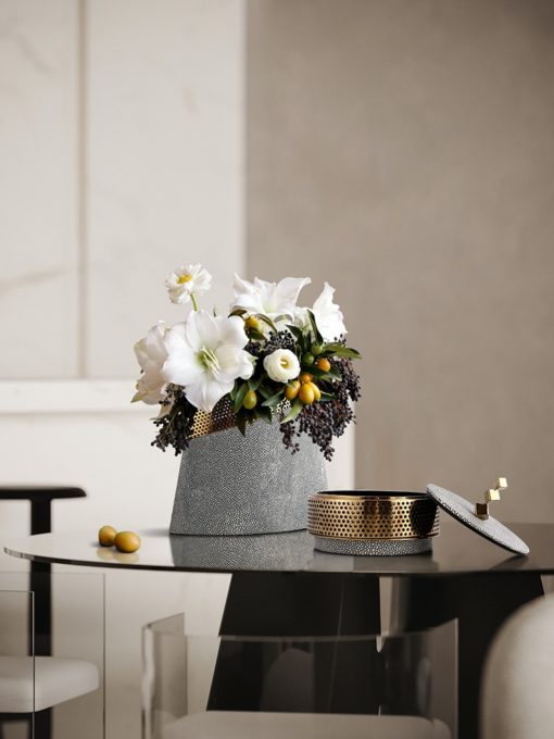 Bình cắm hoa phong cách đơn giản và hiện đại