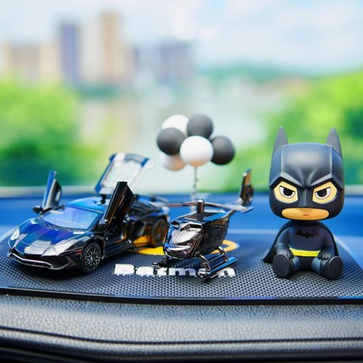 Mô hình Batman và xe hơi trang trí