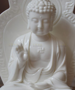 Tượng Phật Tổ Như Lai để trên xe oto ý nghĩa