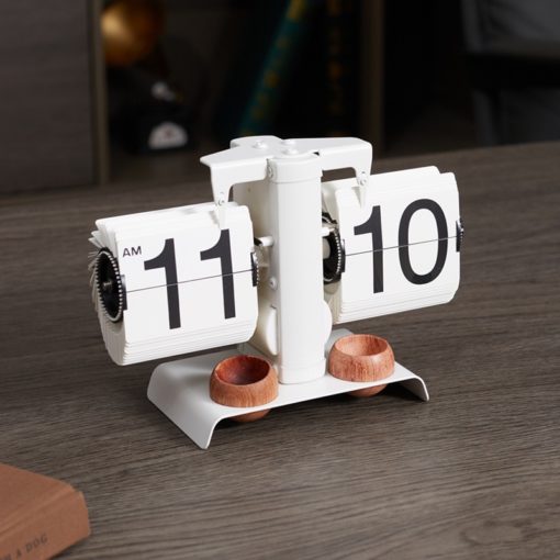 Đồng Hồ Lật Kết Hợp Giữa Cổ Điển Và Hiện Đại