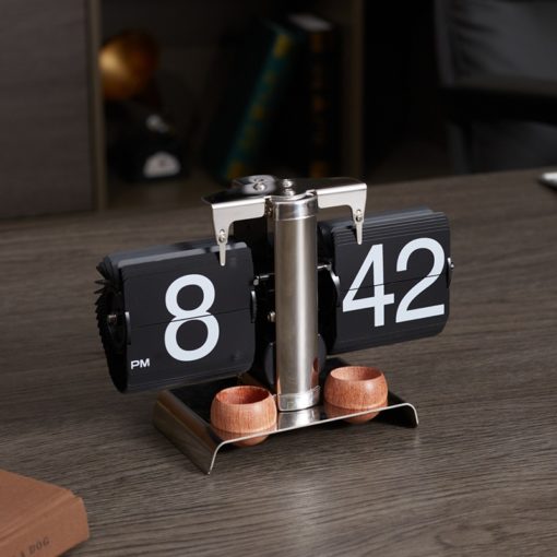 Đồng Hồ Lật Kết Hợp Giữa Cổ Điển Và Hiện Đại