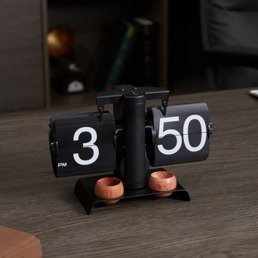 Đồng Hồ Lật Kết Hợp Giữa Cổ Điển Và Hiện Đại
