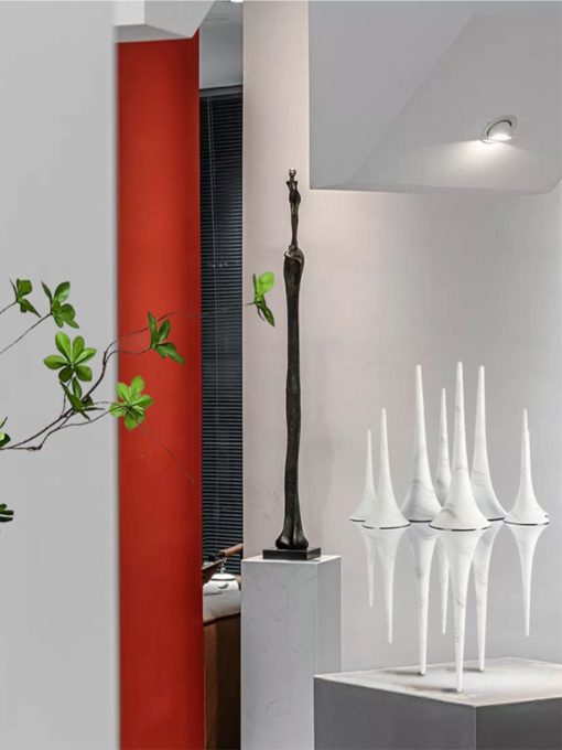 Mô Hình Nón Sắc Mảnh Trừu Tượng